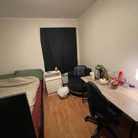 Kemp Cozy Single Bedroom *
