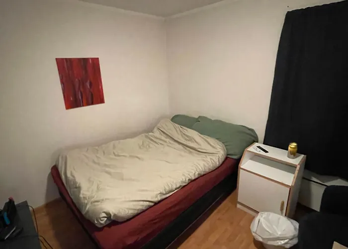 Cozy Single Bedroom Camping